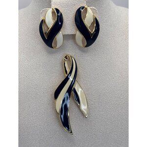 Vintage Gold Tone Enamel Navy & Cream Ribbon Brooch Earrings Set